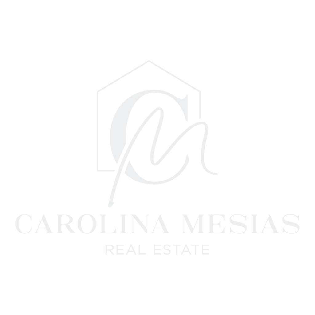 Carolina Mesias - Logo Blanco